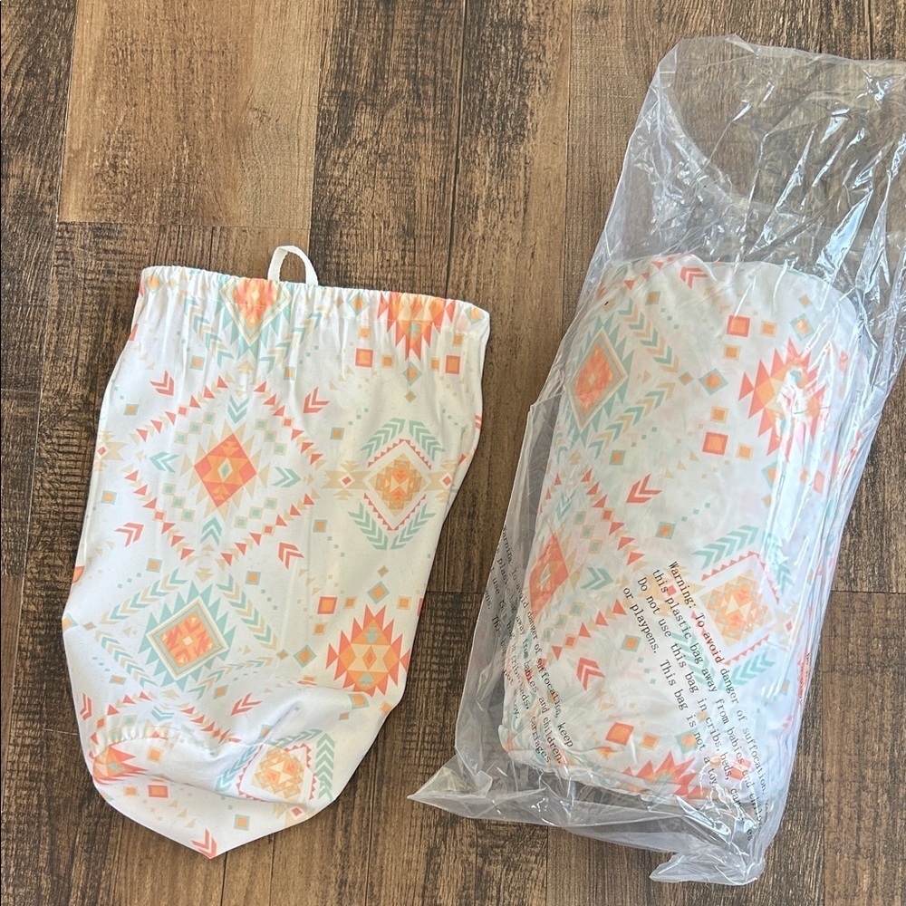 Geometric Patterned Queen Sheet set - Picture 2 of 7